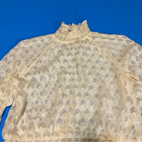 NWT! H&M Cream Lace Blouse - Picture 4 of 13